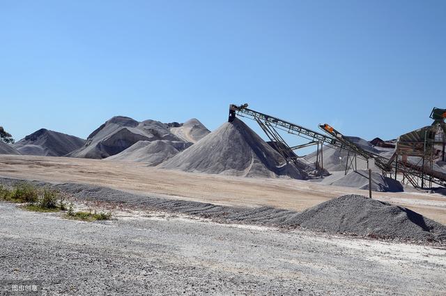 想投资一个高速路碎石厂,需要购买哪些设备?