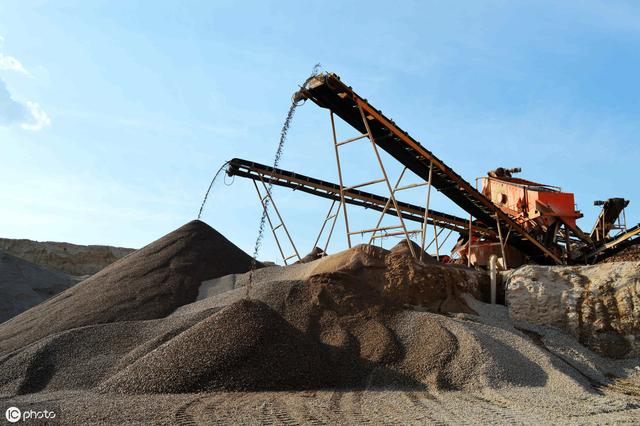 想投资一个高速路碎石厂,需要购买哪些设备?